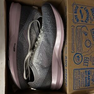 Brooks Women's Levitate 2 Grey/rose running shoes. BNIB
